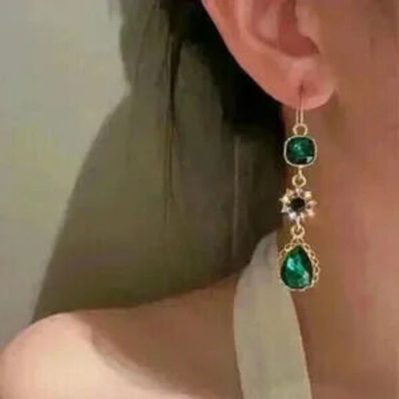 Jewelry - Emerald Green Dangle Earrings Minimalist
